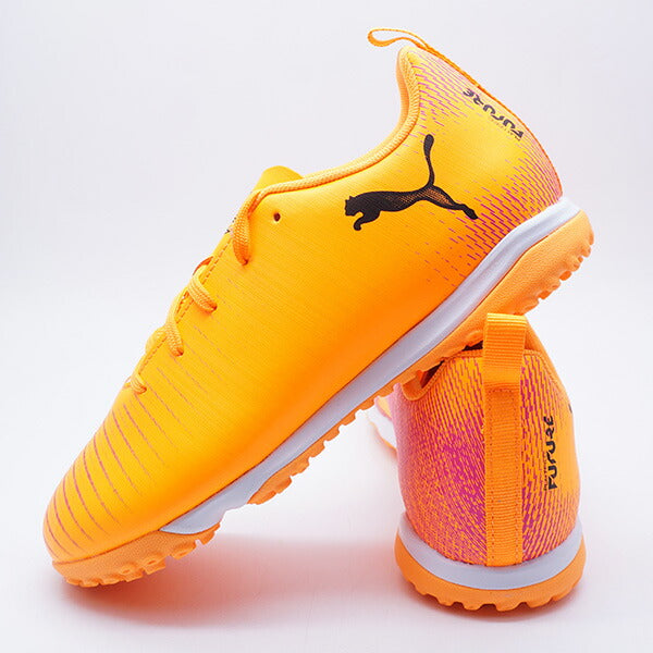 フューチャー8プレイTT+MidJRプーマPUMA108625-03ヒートファイアジュニアサッカートレーニングシューズ