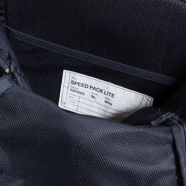 ONスピードパック18Lライト2UE305202552UE305205612UE30522792ランニングバックパックリュックサック軽量