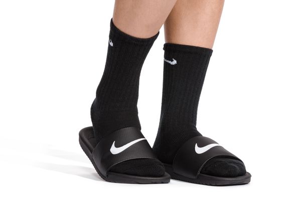 【エントリーでポイント10倍】ナイキNIKEジュニアカワスライドGS/PSシャワーサンダルブラックアウトドアキッズ子供819352-001