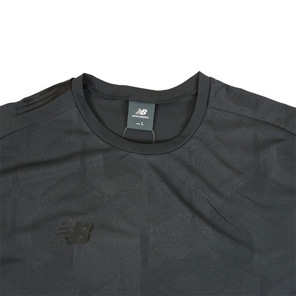 【ショップ限定エントリーでさらに+9倍】【ネコポス送料無料】ニューバランスNewBalanceBlackOutニットショートスリーブTシャツAMT55204サッカーフットサル半袖吸汗速乾メンズ