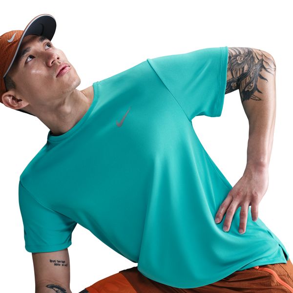 【ショップ限定エントリーでさらに+9倍】【ネコポス送料無料】ナイキNIKEメンズショートスリーブランニングトップTシャツ半袖Dri-FITUVMilerマイラーDV9316-345