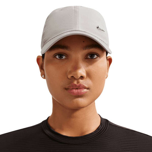 ナイキNIKEアンストラクチャードメタルスウッシュキャップ帽子FB5372-009