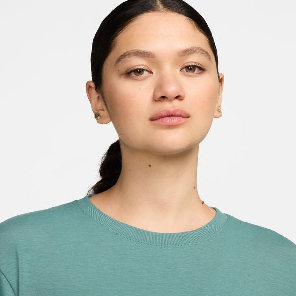 【ショップ限定エントリーでさらに+9倍】【ネコポス送料無料】ナイキNIKEレディースTシャツワンDFルーズS/S24SUFN2815-361半袖グリーン