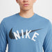 【ネコポス送料無料】ナイキNIKEメンズランニングロングTシャツ長袖DFスウッシュメンポリ24HOHF6133-429スポーツウェアブルー