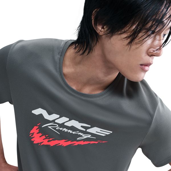 【ショップ限定エントリーでさらに+9倍】【ネコポス送料無料】ナイキNIKEメンズランニングシャツRNENEGYMILER25FA半袖HV2136-084