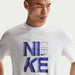 【ネコポス送料無料】ナイキNIKEメンズTシャツDFDFHYVERSEGFXFILLS/Sトップ26SU半袖IF2779-100