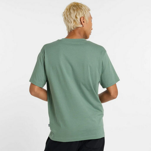 【ショップ限定エントリーでさらに+9倍】【ネコポス送料無料】ニューバランスNewbalanceTシャツVarsityペナントメン25SSランニングトレーニングウェアスポーツウェアMT51924-DKJ