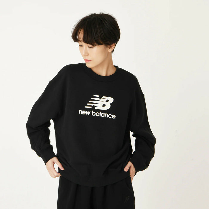 ニューバランスNEWBALANCEスポーツレディーススウェット長袖SportEssentialsStackedLogoフレンチテリークルー裏毛25FWWT41503