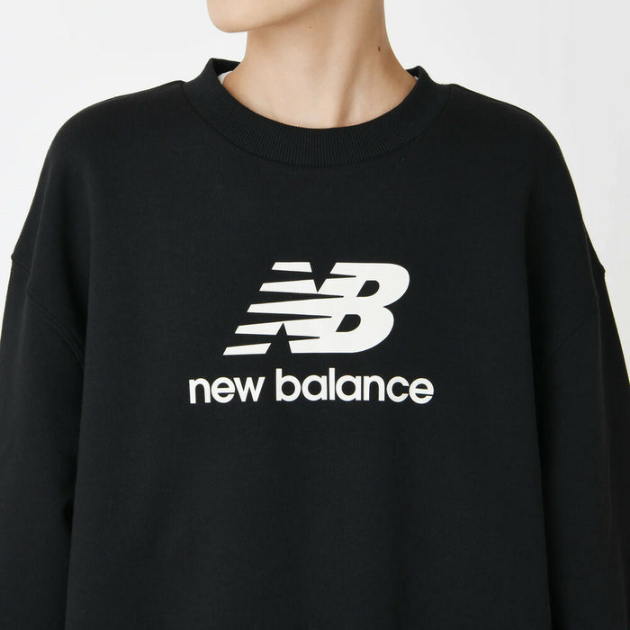 ニューバランスNEWBALANCEスポーツレディーススウェット長袖SportEssentialsStackedLogoフレンチテリークルー裏毛25FWWT41503